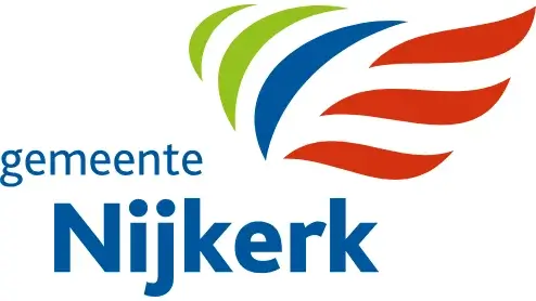 Logo van gemeente nijkerk met gestileerde veelkleurige vleugels naast de naam "nijkerk" in blauwe tekst.