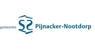 Logo van de gemeente Pijnacker-nootdorp, met in elkaar verweven blauwe linten die een gestileerde 'p' en 'n' vormen naast de naam in blauwe tekst.