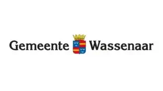 Logo van de gemeente wassenaar met de naam "gemeente wassenaar" met daarboven een kleurrijk wapen.