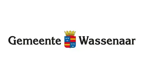 Logo van de gemeente wassenaar met de naam "gemeente wassenaar" met daarboven een kleurrijk wapen.