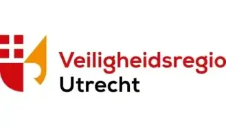 Logo van veiligheidsregio utrecht met een gestileerd rood en geel schild naast de naam van de organisatie in zwarte tekst.