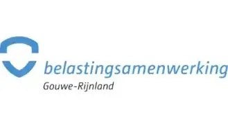 Logo van belastingsamenwerking gouwe-rijnland met een blauw rond embleem naast de naam in blauwe tekst.