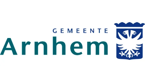 Logo van Gemeente Arnhem met tekst "Gemeente Arnhem" in blauw met aan de rechterkant een gestileerd adelaarswapen.