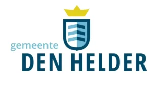 Logo van de gemeente Den Helder met een blauw schild met een wit streeppatroon, met daarbovenop een gele kroon, naast de tekst "gemeente DEN HELDER.