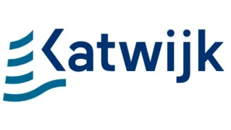 Logo van Katwijk met gestileerde blauwe golven boven de naam, geschreven in donkerblauwe letters.