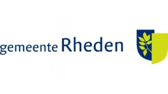 Logo van de Gemeente Rheden, voorzien van blauwe tekst met de naam en een schildembleem in blauw en geel met bladmotief.