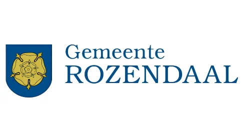 Logo van de gemeente Rozendaal met een blauw schild met een gouden bloemenembleem, vergezeld van de naam "Gemeente Rozendaal" in blauwe tekst.