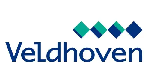Logo van Veldhoven met blauwe tekst en een dessin van drie blauwe ruiten in zigzagpatroon boven de tekst.