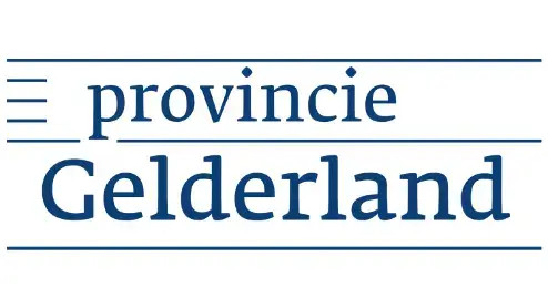 Logo van provincie Gelderland met de naam in donkerblauwe tekst onderstreept door twee horizontale lijnen.