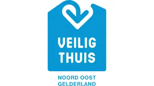 Logo van "veilig thuis noord oost gelderland", met gestileerde huisomtrek met een hart en tekst in blauw en wit.
