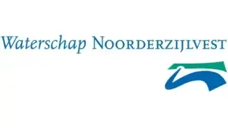 Logo van waterschap noorderzijlvest met blauwe tekst en een gestileerd blauw en groen golfdessin.