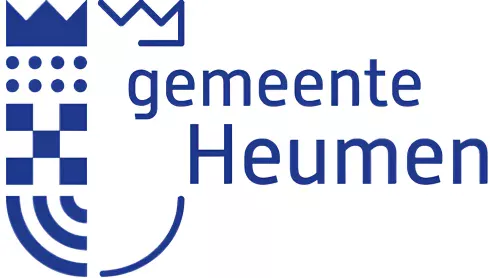 Logo van de gemeente Heumen, met een gestileerde blauwe kroon boven het woord "gemeente Heumen" in blauwe letters.