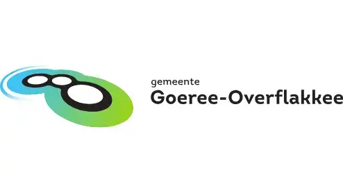 Logo van de gemeente Goeree-Overflakkee, met abstracte groene en blauwe vormen met verbonden witte ovalen en de tekst "gemeente Goeree-Overflakkee" in het zwart.