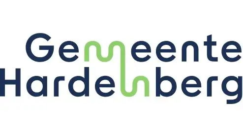 Logo van Gemeente Hardenberg met gestileerde groen-blauwe letters.