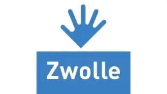 Blauwe afbeelding met de tekst "Zwolle" en daarboven een gestileerd handontwerp.