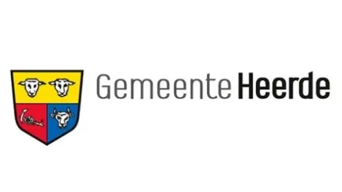 Logo van Gemeente Heerde met een schild met drie geitenkoppen en een hand, naast de tekst "Gemeente Heerde.