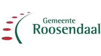 Logo van Gemeente Roosendaal met groene tekst en een gebogen lijn van rode ovalen aan de linkerkant.