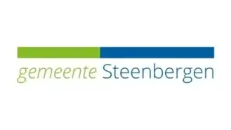 Logo van de gemeente Steenbergen met een groene en blauwe horizontale balk boven de tekst.