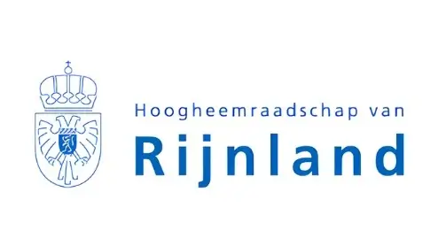 Logo van Hoogheemraadschap van Rijnland met een gekroond schild met een adelaarembleem en blauwe tekst.