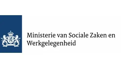 Logo van het Nederlandse Ministerie van Sociale Zaken en Werkgelegenheid, met een blauw embleem met een witte leeuw en kroon aan de linkerkant en de naam van het ministerie in het Nederlands aan de rechterkant.