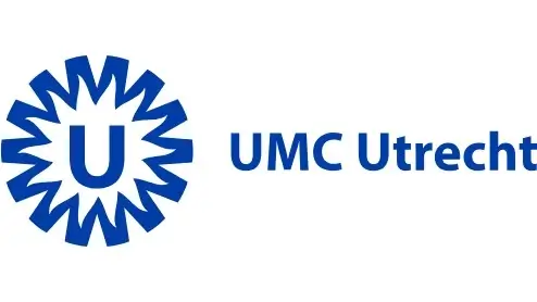 Logo van UMC Utrecht met een gestileerde blauwe zonneschijn met een "U" in het midden, naast de tekst "UMC Utrecht" in blauwe letters.