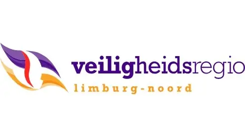 Logo van Veiligheidsregio Limburg-Noord met abstracte paarse, rode en oranje vormen aan de linkerkant en de naam van de organisatie in paarse en gele tekst aan de rechterkant.
