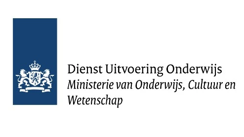 Logo van Dienst Uitvoering Onderwijs (DUO) met de tekst van het Ministerie van Onderwijs, Cultuur en Wetenschap en een blauw embleem met een wit leeuwenwapen.