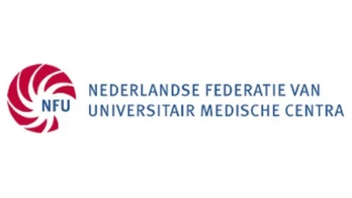 Logo van de Nederlandse Federatie van Universitair Medische Centra (NFU) met een rood rond embleem en blauwe tekst in het Nederlands.