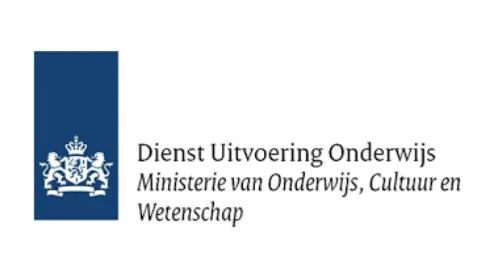 Logo van Dienst Uitvoering Onderwijs, Ministerie van Onderwijs, Cultuur en Wetenschap van Nederland, met een blauw vierkant met een wit Nederlands wapen.