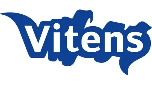 Het Vitens-logo toont de bedrijfsnaam in dikke witte letters met een blauwe golvende achtergrond die lijkt op opspattend water.