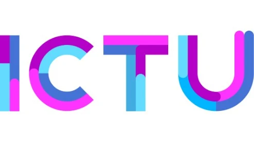 Gedeeltelijk woord in vette, ronde letters met overlappende paarse, blauwe en roze segmenten op een witte achtergrond.