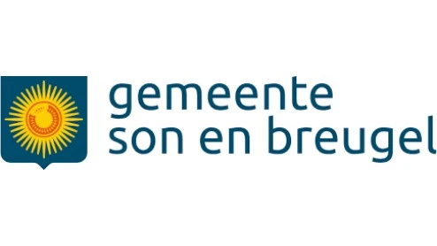 Logo van de gemeente Son en Breugel, met een geel zonne-embleem op een blauw schild en rechts de tekst "gemeente son en breugel".