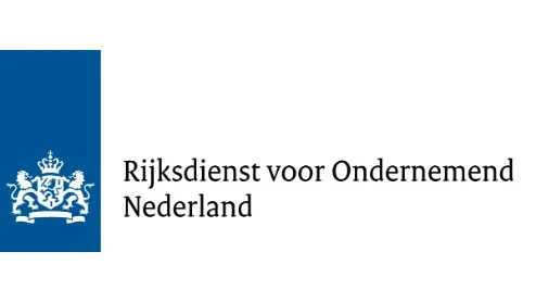 Logo van de Rijksdienst voor Ondernemend Nederland bestaande uit een blauw vierkant met een wit Nederlands leeuwenembleem en de tekst "Rijksdienst voor Ondernemend Nederland.