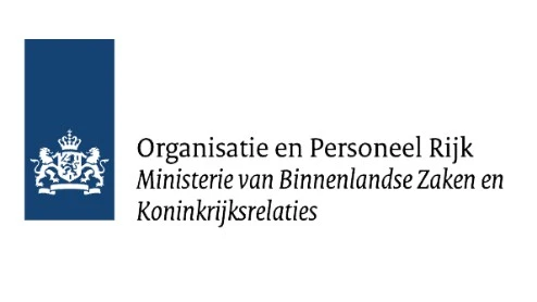 Logo van het Nederlandse Ministerie van Binnenlandse Zaken en Koninkrijksrelaties, met een blauw symbool met een witte leeuw en tekst in het Nederlands waarin de naam van het agentschap staat.