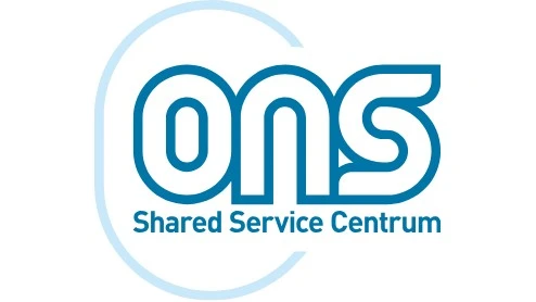 Logo voor ONS Shared Service Centrum, met de letters "ONS" in vette blauwe contouren boven de tekst "Shared Service Centrum" op een witte achtergrond.