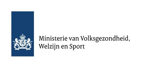 Logo van het Nederlandse ministerie van Volksgezondheid, Welzijn en Sport, met een blauw embleem met een wit Nederlands koninklijk wapen en tekst in het Nederlands Logo van het Nederlandse ministerie van Volksgezondheid, Welzijn en Sport, met een blauw embleem met een wit Nederlands koninklijk wapen en tekst in het Nederlands.