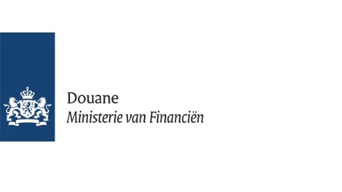 Logo van de Nederlandse Douane, bestaande uit een blauw vierkant met een wit wapenschild en de tekst "Douane Ministerie van Financiën" op een witte achtergrond Logo van de Nederlandse Douane, bestaande uit een blauw vierkant met een wit wapenschild en de tekst "Douane Ministerie van Financiën" op een witte achtergrond.