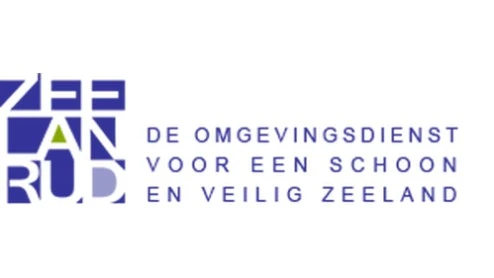 Logo met blauwe en groene tekst "ZEE LAND RU D" en Nederlandse zin: "De omgevingsdienst voor een schoon en veilig Zeeland" op een witte achtergrond.