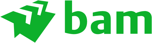 Groen "bam"-logo met links van de tekst een gestileerde geometrische vorm die lijkt op gevouwen papier of abstracte treden, allemaal op een lichte achtergrond.