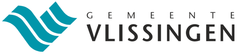 Het logo van de gemeente Vlissingen, bestaande uit drie turquoise golfvormen en de tekst „GEMEENTE VLISSINGEN” in zwarte letters.