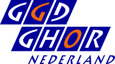 Het logo van GGD GHOR Nederland bestaat uit blauwe cursieve tekst met enkele letters in oranje, gerangschikt in een verspringend blokpatroon.