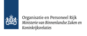 Logo van Organisatie en Personeel Rijk met de naam van het Nederlandse Ministerie van Binnenlandse Zaken en Koninkrijksrelaties, bestaande uit een blauw embleem met een witte kroon en een leeuw.