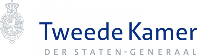 Logo met links een wapen en de woorden „Tweede Kamer der Staten-Generaal” in blauw en grijs op een witte achtergrond Logo met links een wapen en de woorden „Tweede Kamer der Staten-Generaal” in blauw en grijs op een witte achtergrond.