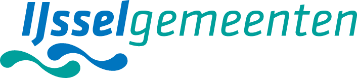Het logo van IJsselgemeenten met gestileerde blauwe en blauwgroene tekst en golvende lijnen eronder, die water of een rivier symboliseren.